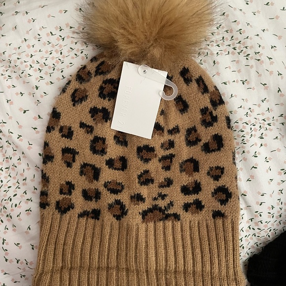 Leopard Print Beanie Forever 21 NWT - Picture 1 of 2